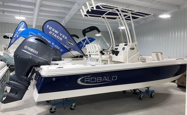 2023 Robalo 206 Cayman Biscayne Blue/White